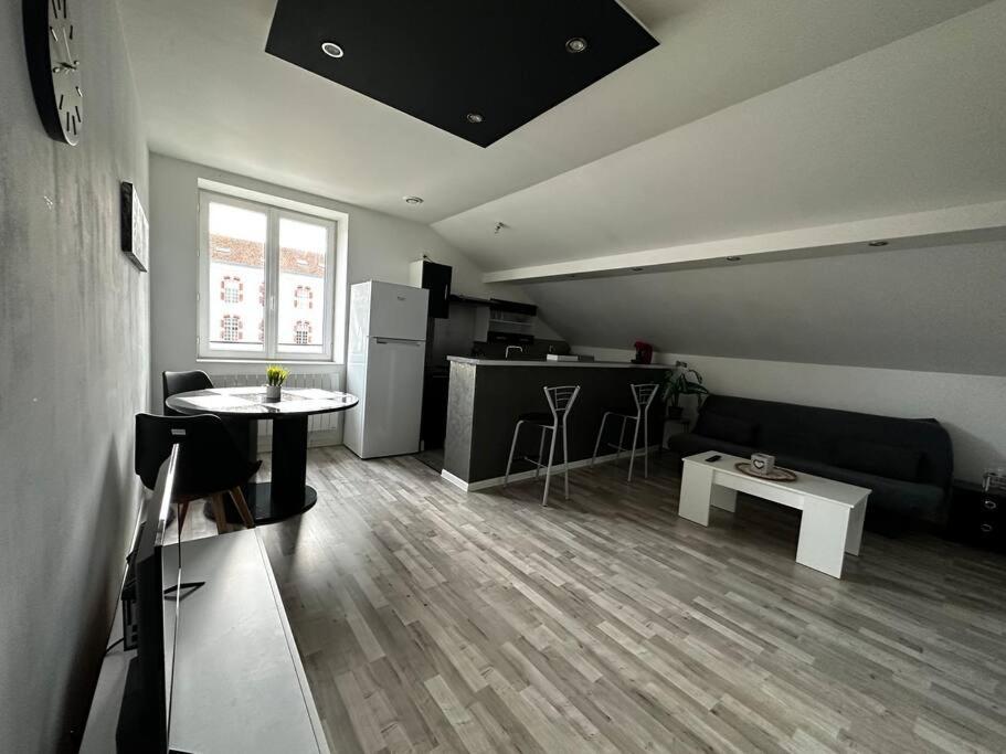 - - Proche Regiment - Stationnement Facile - Gere Par Presta-zen'services Apartment Thierville-sur-Meuse