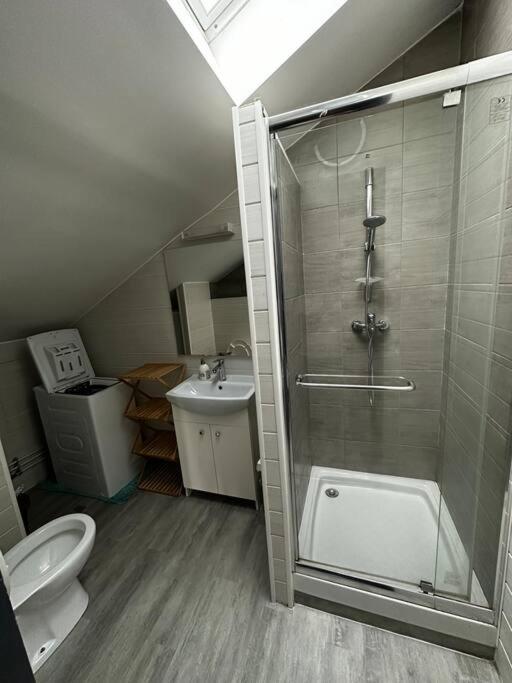 Apartment - - Proche Regiment - Stationnement Facile - Gere Par Presta-zen'services Thierville-sur-Meuse