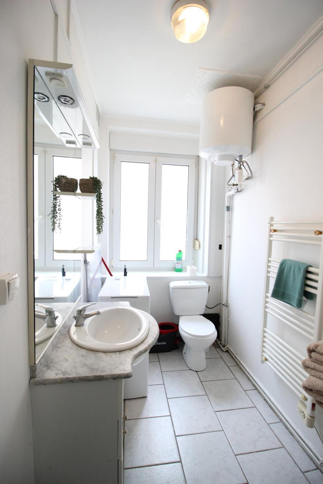 Apartment - - Proche Regiment - Stationnement Facile - Gere Par Presta-zen'services