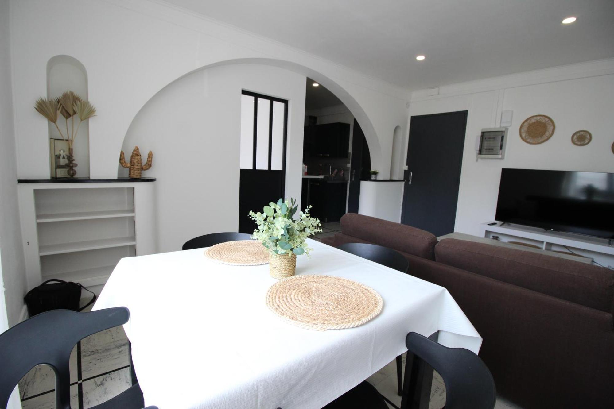- - Proche Regiment - Stationnement Facile - Gere Par Presta-zen'services Apartment *