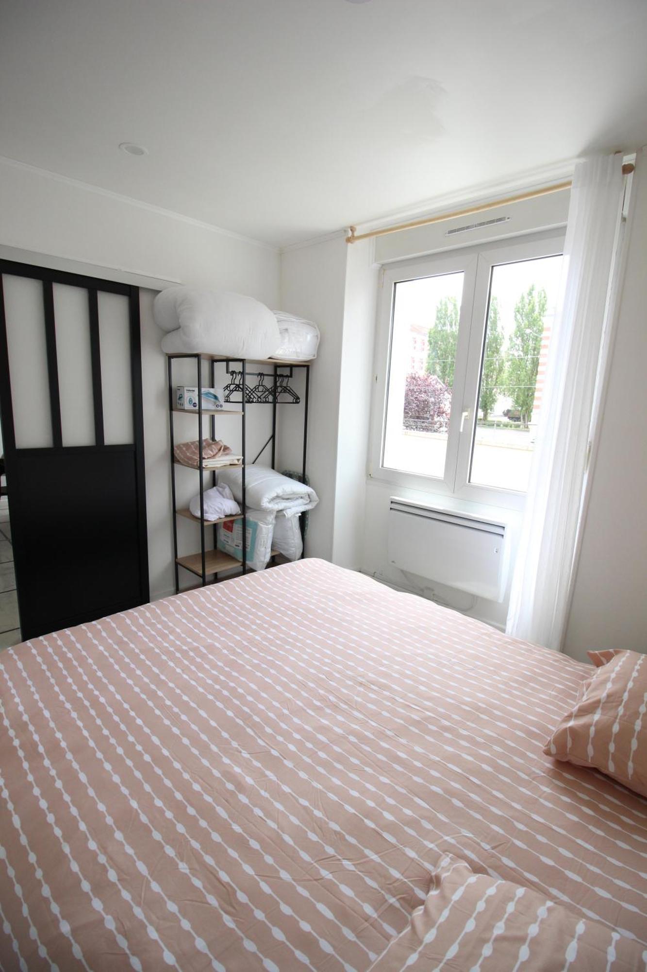 Apartment - - Proche Regiment - Stationnement Facile - Gere Par Presta-zen'services